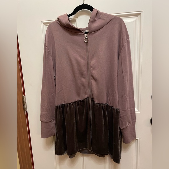 Z Avenue Hoodie with two side pockets. Finger ring pull with a two way zipper. - Picture 1 of 10